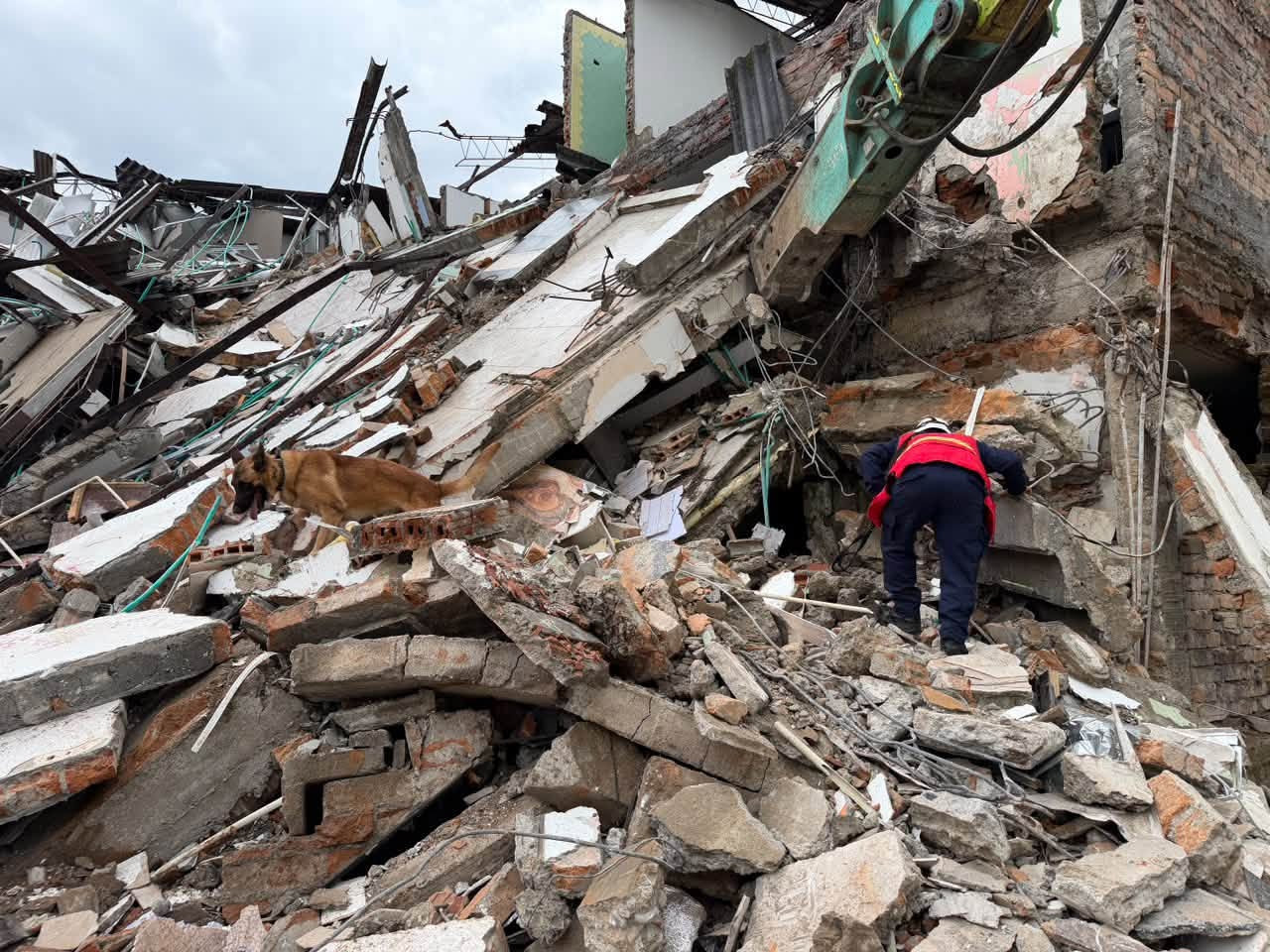 Así quedó el edificio que colapsó en Pereira; estaba afectado por el terremoto y hallaron a dos personas sin vida