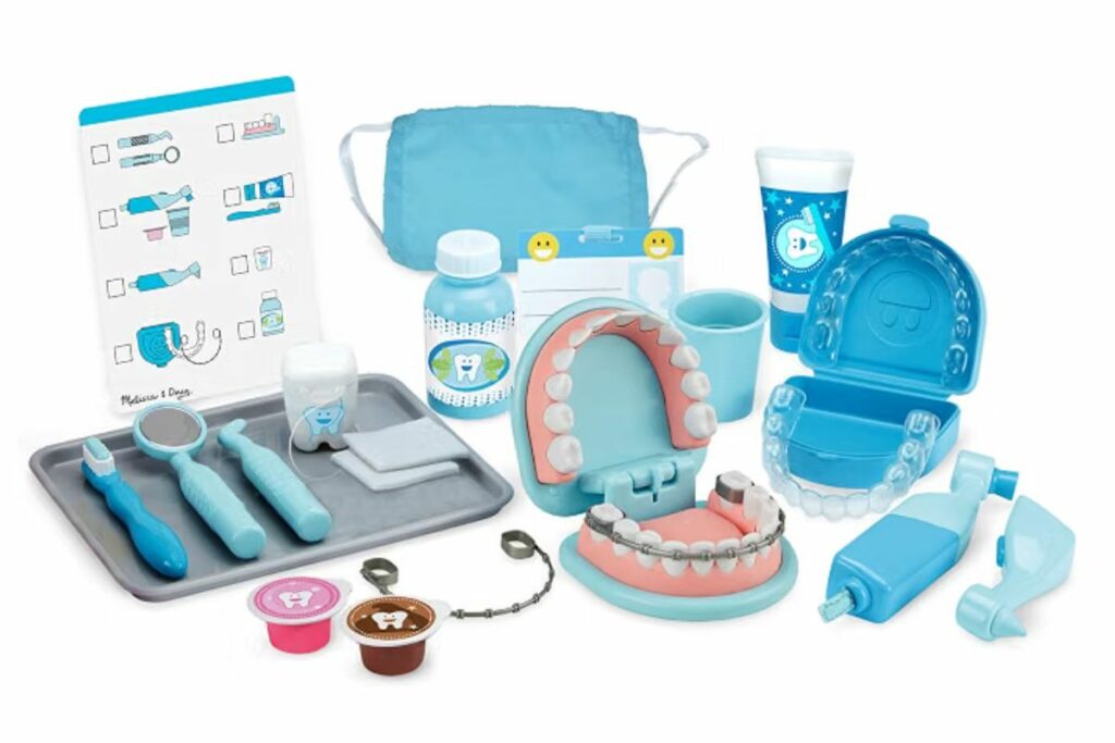 Melissa & Doug - Juego de dentista Super Smile con conjunto de dientes y accesorios dentales para juego simulado / Amazon