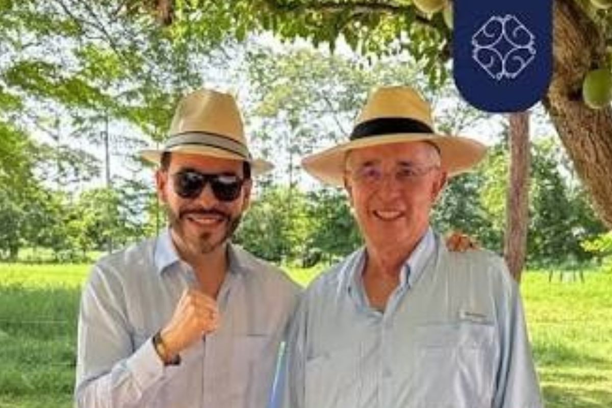 Álvaro Uribe reveló detalles de su llamada con el presidente Abelardo De La Espriella sobre la Ley de Rescate Económico y el futuro de reforma tributaria.