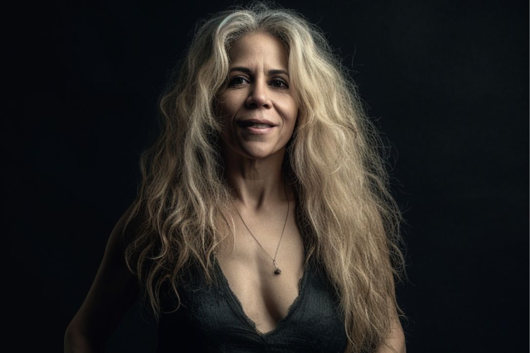 Shakira posando para una revista a los 70 años