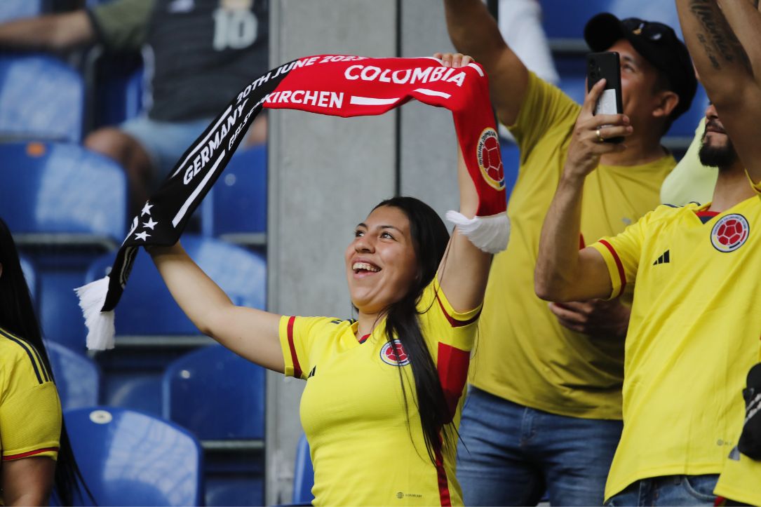 Imagen de fanáticos colombianos en territorio alemán, en galería de Selección Colombia contra Alemania vivió situación impensada, con fotos de hinchas