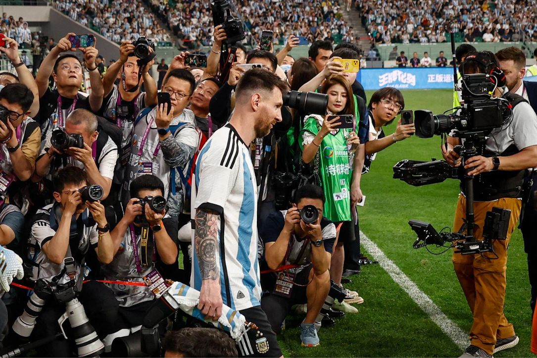 Foto de euforia por Lionel Messi en galería de imágenes de emoción que causó el jugador en China en triunfo de Argentina vs. Australia.