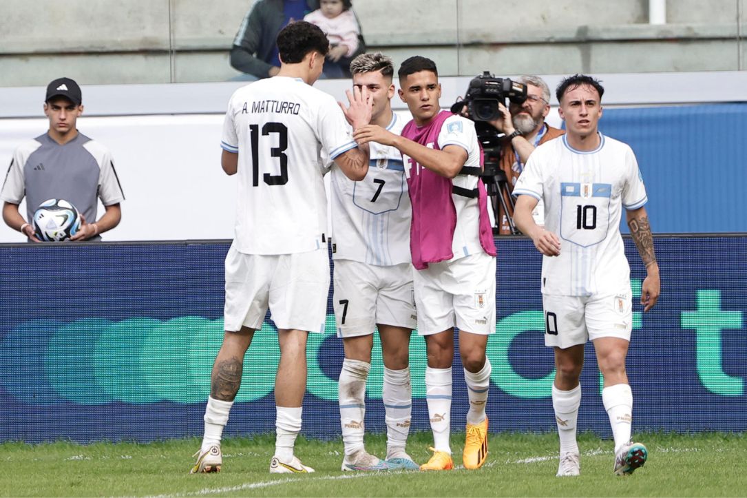 Foto de jugadores uruguayos, en galería de imágenes de Uruguay, único que venció a Colombia, festejó así ante Gambia en Mundial Sub-20