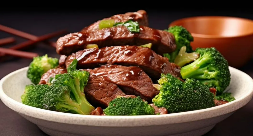 Receta de salteado de carne con brócoli. Conozca los ingredientes y el paso a paso para prepararlo fácil y rápido.