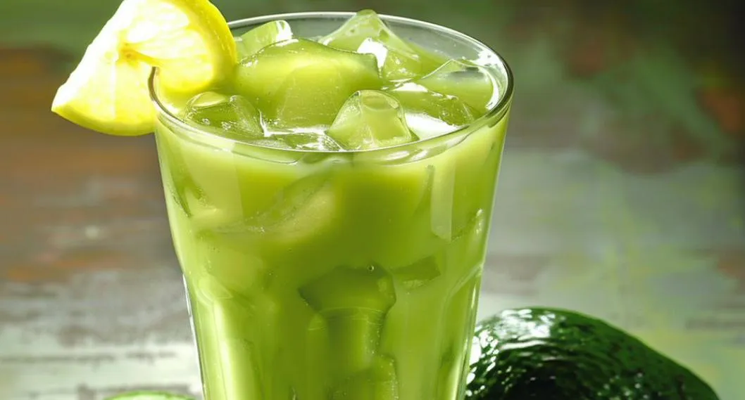 Aprenda a hacer limonada de aguacate para refrescarse en un día soleado. Conozca el paso a paso con los ingredientes para prepararla en casa.