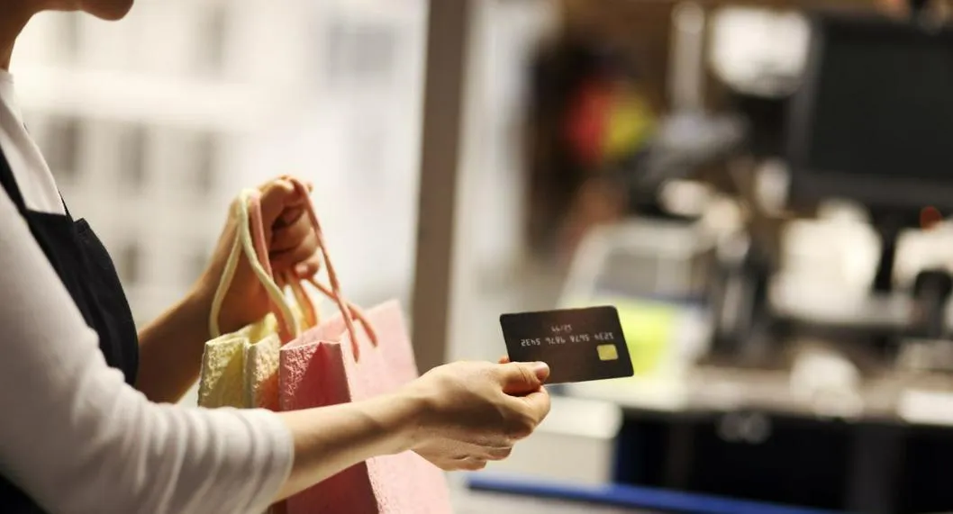 5 cosas que debería pagar con tarjeta para reclamar beneficios en bancos