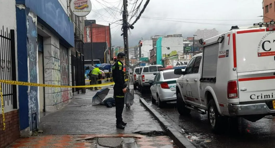 Un caso de sicariato ocurrió este jueves 9 de marzo en Bogotá. El delincuente disparó contra un peatón de 52 años sin mediar palabra. 
