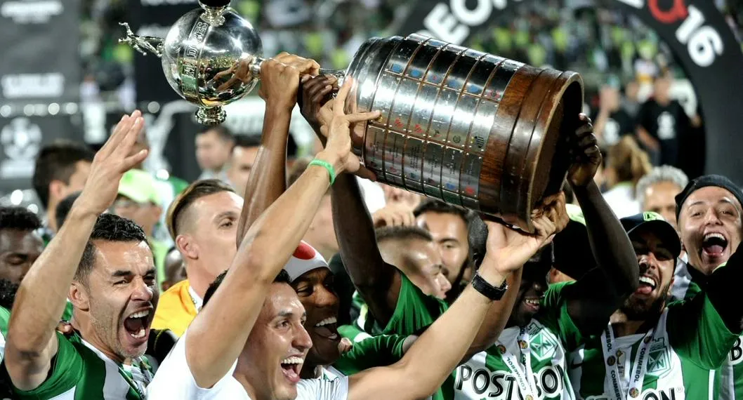jugadores de Atlético Nacional celebrando el título de Copa Libertadores 2016