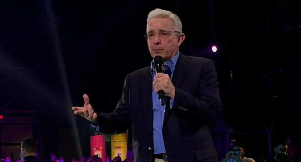Álvaro Uribe mostró su desconfianza por el golpe al bolsillo que, a su juicio, daría la reforma a la salud que propone Gustavo Petro.
