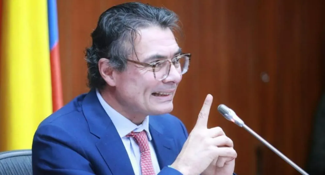 Alejandro Gaviria admitió que el escándalo de Nicolás Petro le hace daño al Gobierno y aseguró que eso "mina la confianza y la legimitidad". 