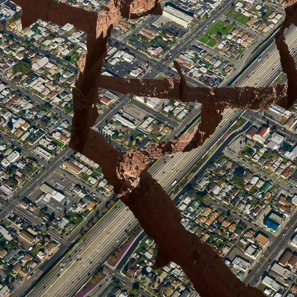 Vista aérea de una ciudad con grietas y hendiduras por un terremoto, a propósito de cómo diferenciar un temblor y un terremoto.