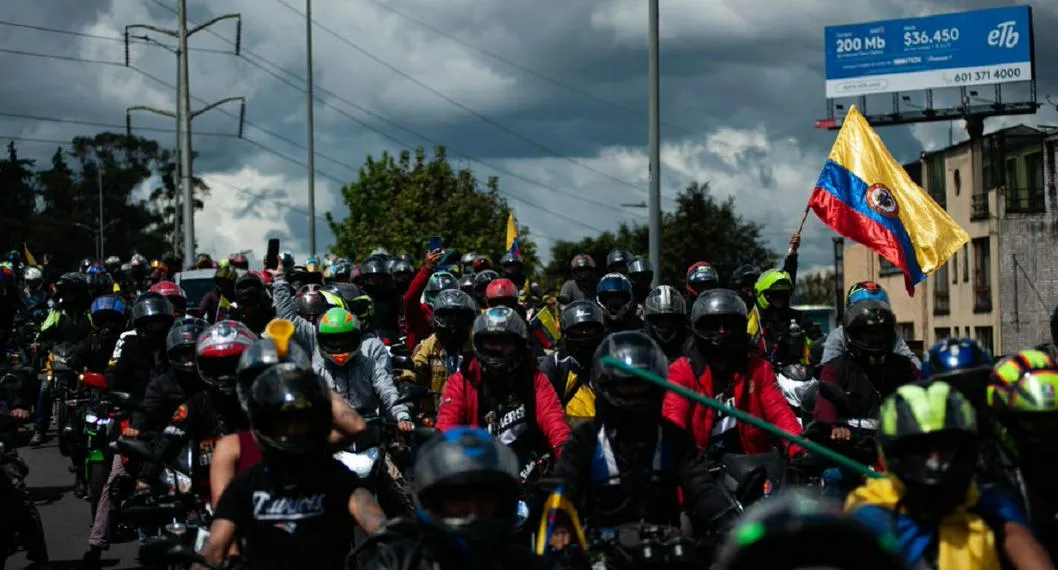 Motos en Colombia cambio en cascos: una nueva etiqueta para muchos