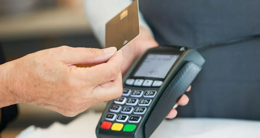 Bancolombia, Davivienda y Banco de Bogotá anunciaron reducciones en las tasas de interés para compras con tarjeta de crédito. 