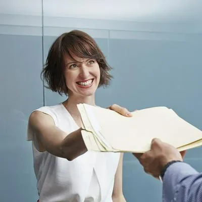 Ofertas de empleo en empresas de España para personas con y sin experiencia profesional con sueldos de 15.000 a 30.000 euros