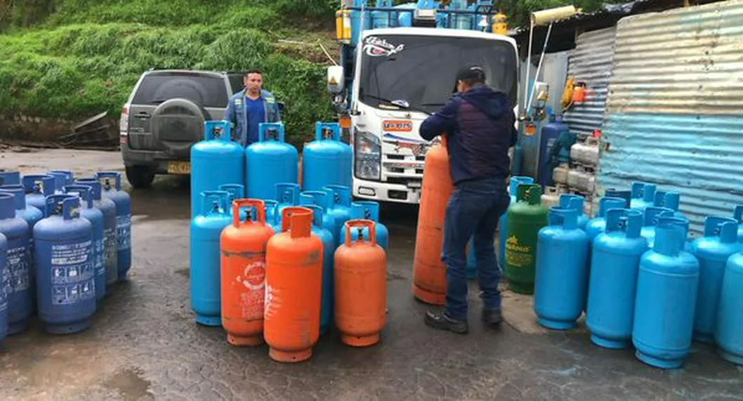 Autoridades sellan parqueadero fachada utilizado para adulterar cilindros de gas