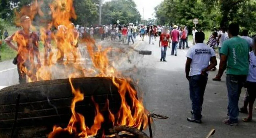 Manifestantes del paro minero en Antioquia se enfrentaron a tiros con Policía y Ejército