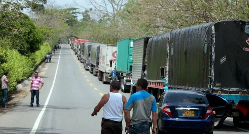 En paro minero llegan camiones llenos de comida para abastecer afectados