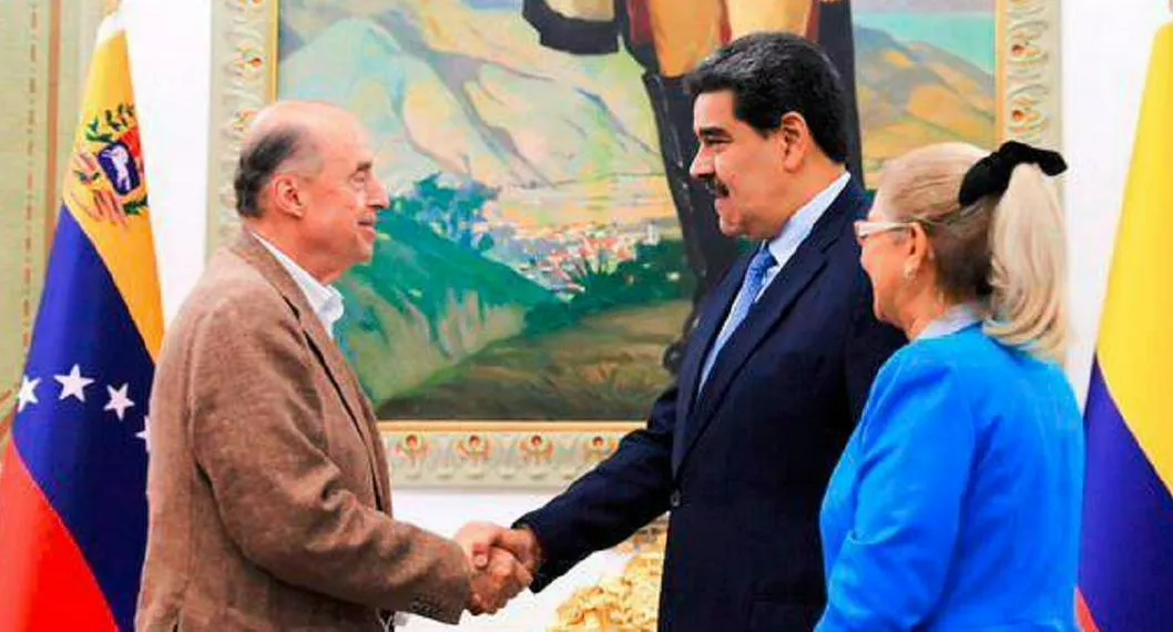 Justo un día después de la deportación de la condenada excongresista, desde Venezuela a Colombia, salió a darle gracias al jefe del régimen venezolano.