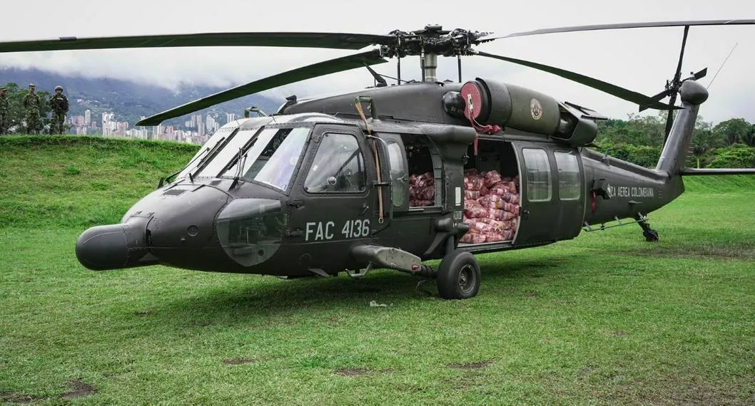 En helicópteros militares envían alimentos para municipios confinados por paro minero