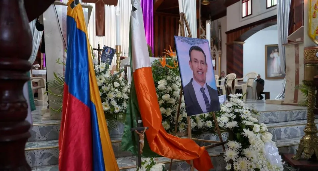 Multitudinaria despedida a reconocido rector hallado sin vida en el río Cauca

