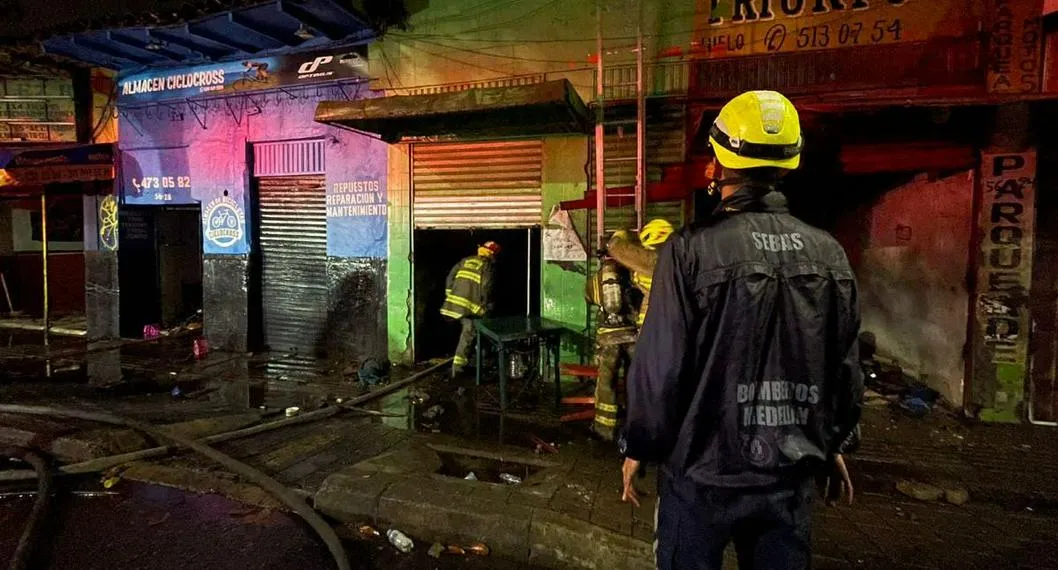 Gigantesco incendio en el centro de Medellín destrozó talleres de motos y restaurantes