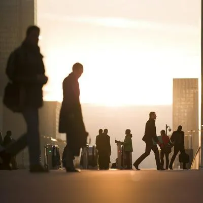 Las naciones que tienen una jornada laboral más corta son Australia y Bélgica, con 38 horas, y Francia, con 35 horas, a la semana.