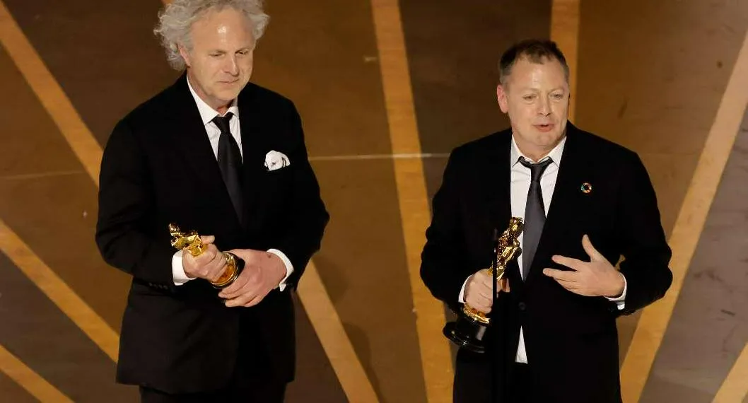 Foto de Charlie Mackes con Matthew Freud, en nota de en Premios Óscar, hubo raro discurso de ganador: "No quería decir eso" (video)