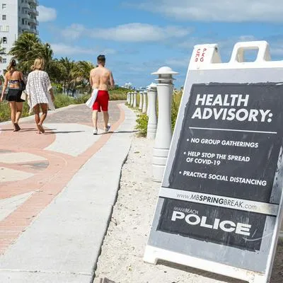 Se acerca Spring Break y muchas playas de Florida se verán afectadas por la marea roja, situación que afecta a la salud de bañistas. 