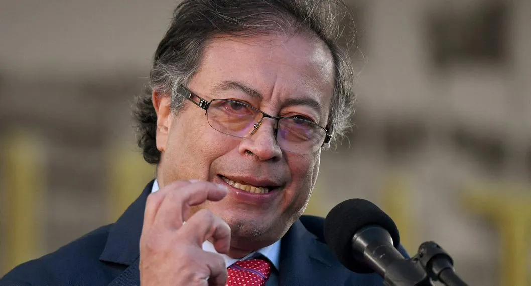 Gustavo Petro pide a fondos privados de pensiones traer plata a Colombia