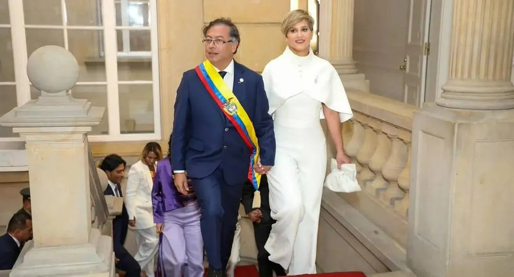 Gustavo Petro y Verónica Alcocer, el día de la posesión presidencial.