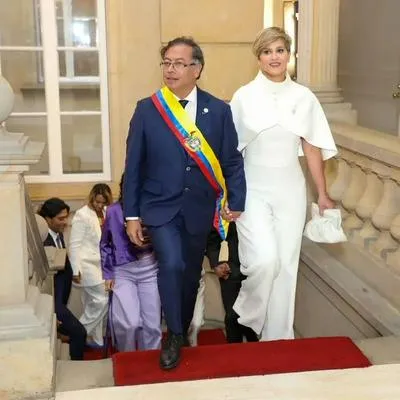 Gustavo Petro y Verónica Alcocer, el día de la posesión presidencial.