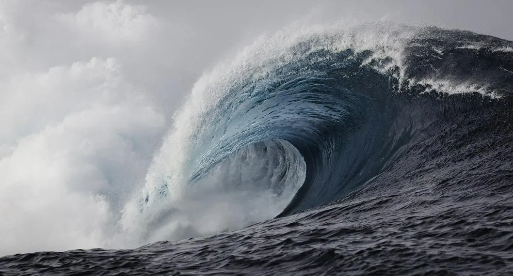 Imagen ilustrativa de un tsunami como el que se advirtió en el Pacífico sur por terremoto en Nueva Zelanda este 16 de marzo.