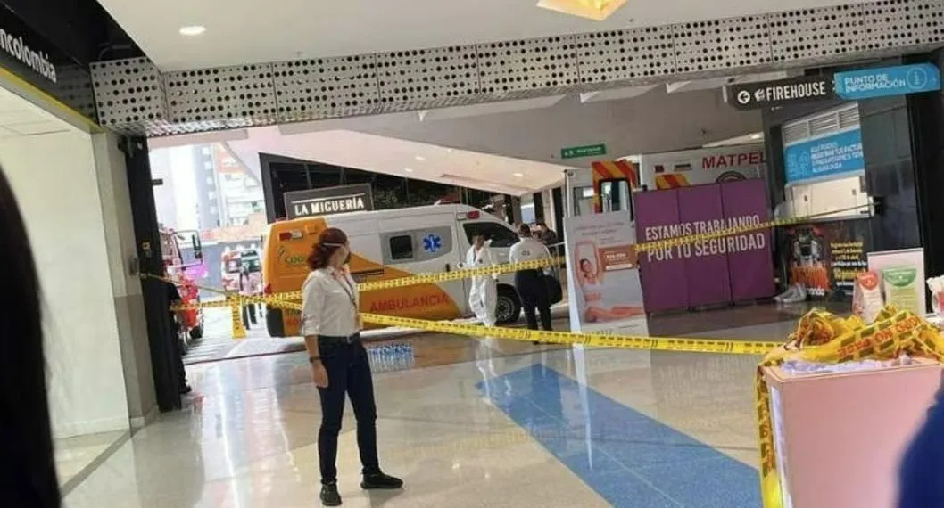 Socorristas y paramédicos resultaron afectados con ataque de polvo en centro comercial de Medellín. En total fueron siete las personas intoxicadas. 