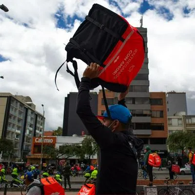 Los rappitenderos salieron a protestar hoy en Bogotá contra la reforma laboral de Gustavo Petro. Estas son las vías bloqueadas.