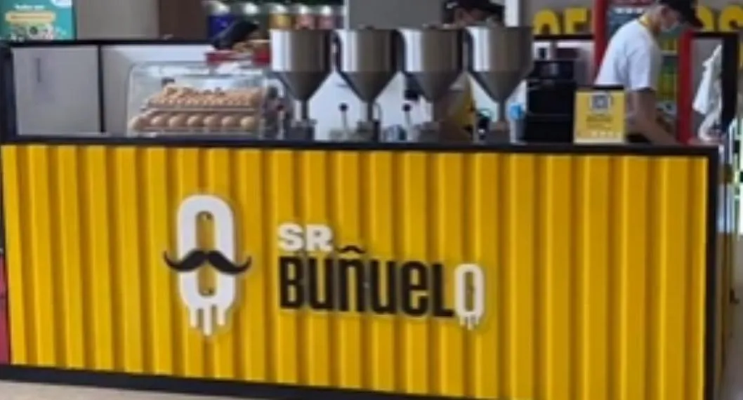 Puesto de Sr Buñuelo en centro comercial ilustra nota sobre quién es el dueño del negocio