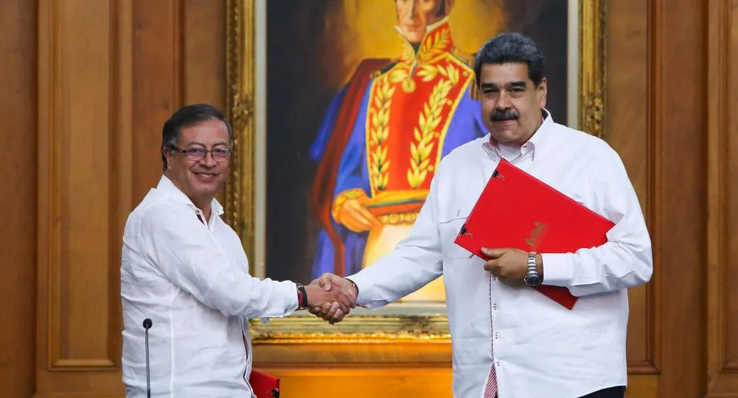 Gustavo Petro, presidente de Colombia, y Nicolás Maduro, presidente de Venezuela, en su primer encuentro en Caracas