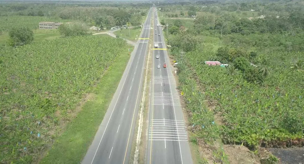 Autopista colombiana, que ilustra artículo de megaobras que empezarán  en 2023.