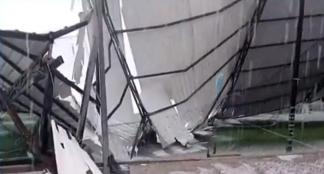 URGENTE | Video: techo colapsó por fuerte granizada en La Calera, emergencias en Bogotá