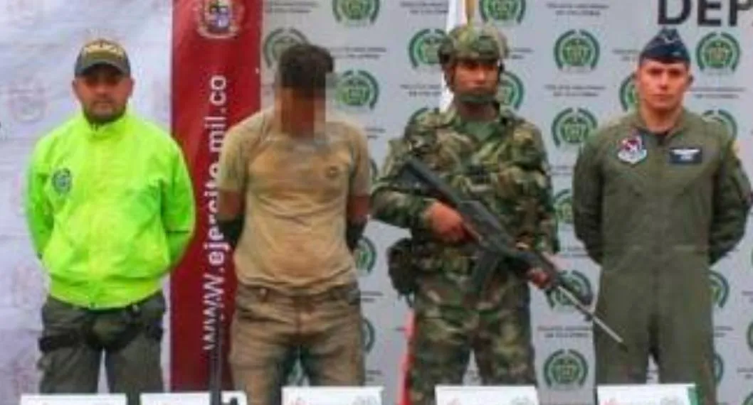Cabecillas del 'Clan del Golfo' y disidencias de las Farc se fugaron de un batallón militar en Medellín. Eran señalados por varios delitos. 
