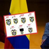 Qué significa el escudo de Colombia compartido en redes: Petro suspende el cese al fuego con el Clan del Golfo 