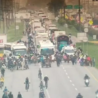 Este martes 21 de marzo se presentan bloqueos en Bogotá. La calle 13 registra protesta de carreteros de tracción animal. 
