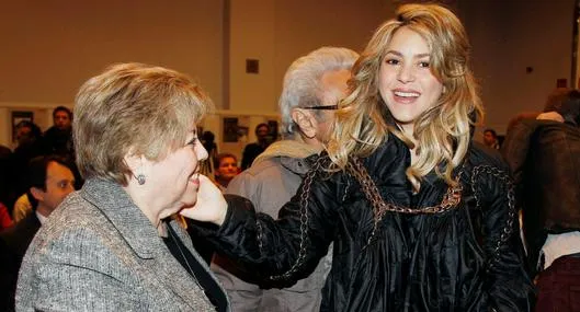 Shakira y su madre, Nidia Ripoll, a propósito de la hospitalizada de urgencia que sufrió en Barcelona la madre de la artista.