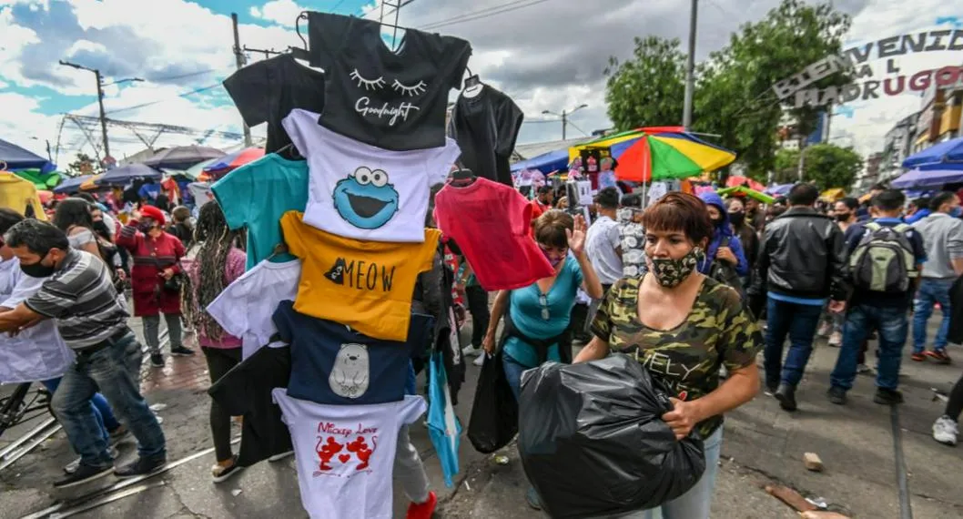 La reforma laboral de Gustavo Petro podría disparar el valor de la ropa en un 30 %, advierten los comerciantes de San Victorino (Bogotá).