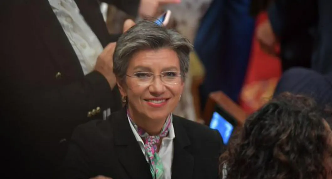 Claudia López será denunciada por contratación billonaria con Compensar