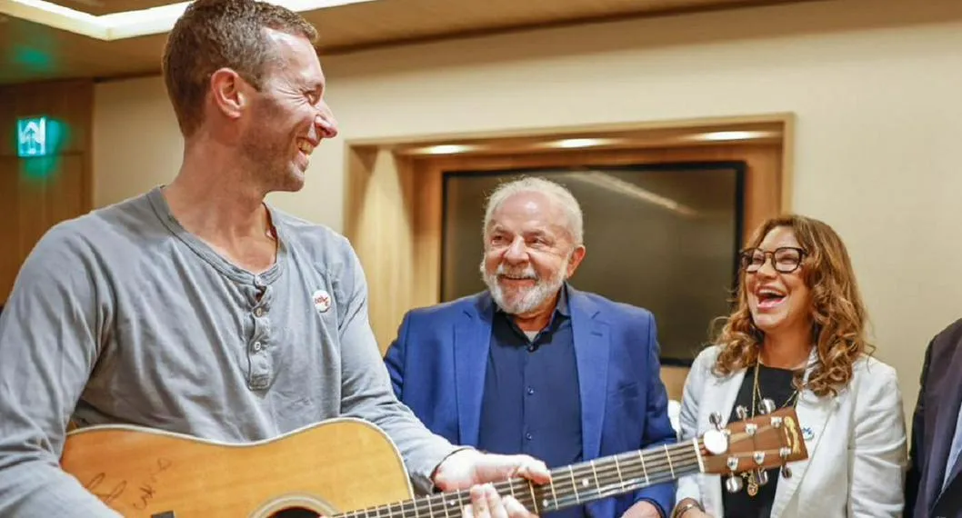 Video | Qué regalazo: Chris Martin, vocalista de Coldplay, le dio una guitarra a Lula