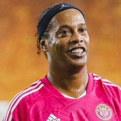 El sorprendente sueldo de Ronaldinho en la Kings League de Gerard Piqué
