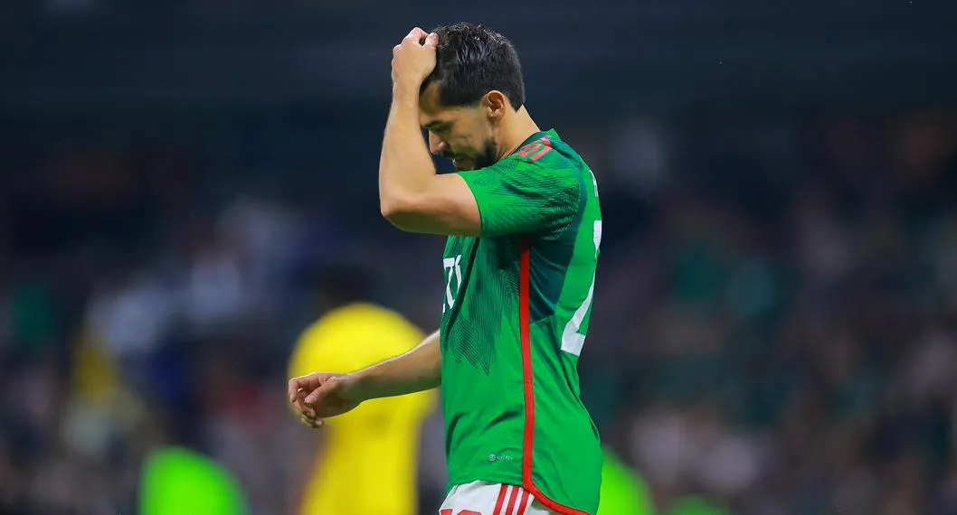 Henry Martín no estaba contento con los hinchas que fueron al Azteca en el empate ante Jamaica. 