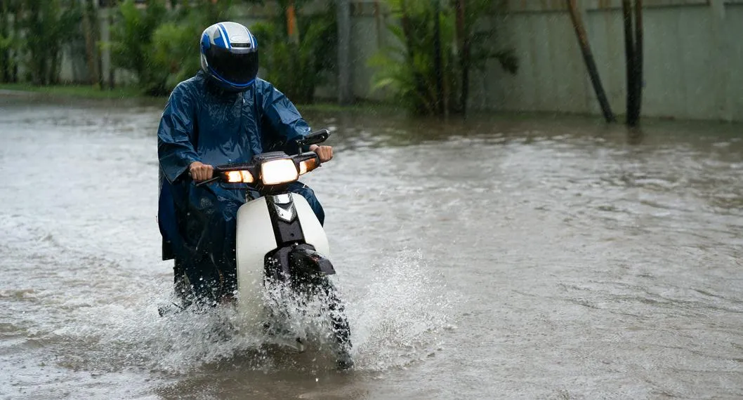 Fuertes lluvias afectaron a motociclistas en Bello, Antioquia: qué pasó