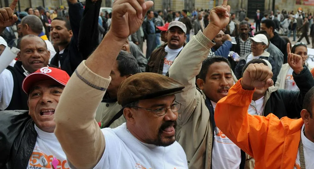 Imagen ilustrativa de una manifestación de maestros de Fecode en Bogotá, como la que habrá este 28 de marzo del 2023.