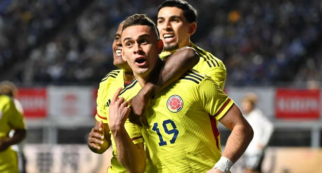 Foto de Rafael Santos Borré, en nota d e'Balón de oro' para el jugador por chilena con Colombia ante Japón piden en los memes